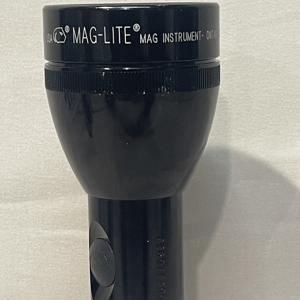 Vintage MagLite Incandescent 2 C Cell Flashlight 9" USA Working